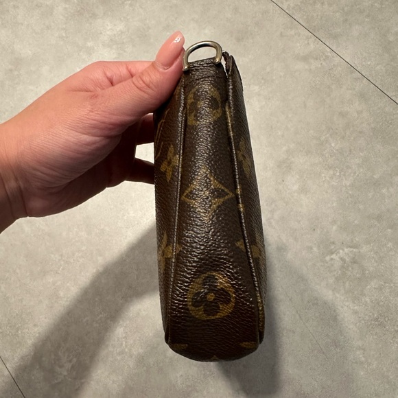 Louis Vuitton monogram pochette - Picture 10 of 11